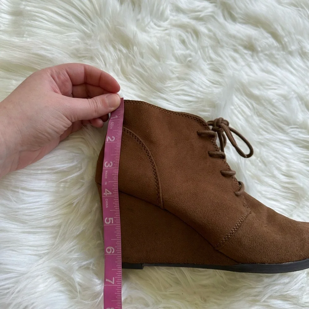 American Rag size 8 faux suede tan wedge heel booties cute
